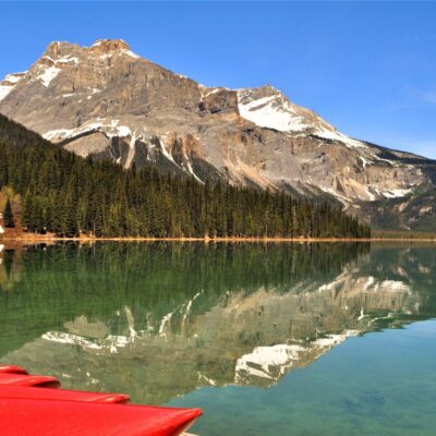 Emerald Lake, the largest and most beautiful lake in Yoho National Park